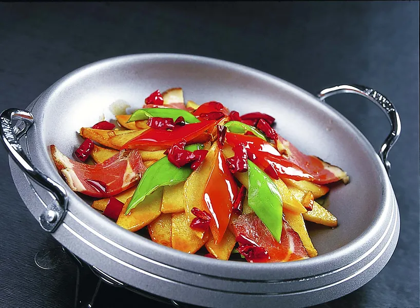 干锅豆腐片中式美食-图巨人