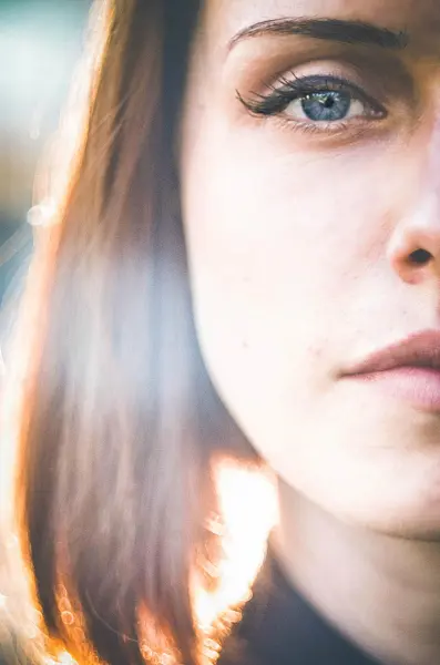 眼睛 视线 人 年轻女子 女性 纵向 人民 视图-图巨人